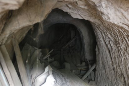 Algunas cuevas permanecen en las laderas del Panecillo.