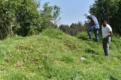 Agentes policiales buscaban indicios hasta el mediodía de ayer.