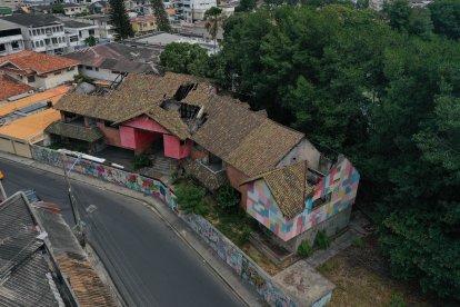 Este es el estado actual de la casa, donde hace unas semanas se registró un incendio en el tejado.
