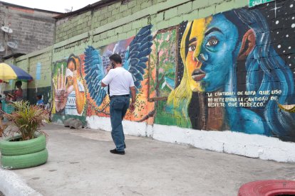 Además del arte plasmado en las paredes, el sector ha sido adornado con plantas para que luzca más vistoso.