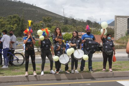 La familia de Steven Haro formó una colorida barra que le alentó durante toda la competencia.