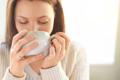 Algunos tés pueden favorecer el sueño profundo.