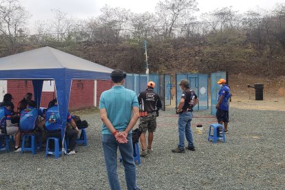 En varias pistas se desarrolló la Copa Navideña de tiro práctico.