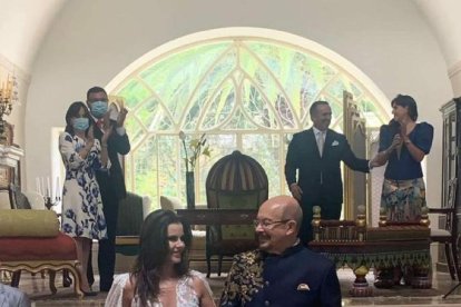 A la boda asistieron solo familiares y amigos cercanos de la pareja.