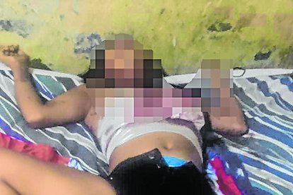 La mujer fue apuñalada en el pecho.