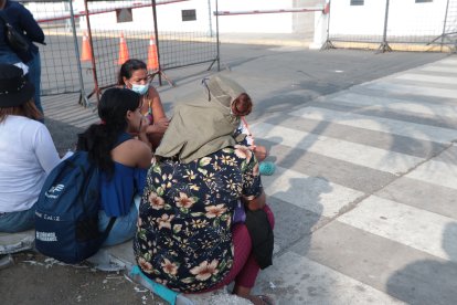 Familiares del adolescente asesinado fueron a la morgue de Guayaquil.