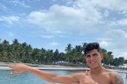 Hincapié aprovechó las vacaciones en la Bundesliga, para pasar las fiestas de Navidad junto a su familia.