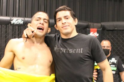 Andrés (i) y Adrián Luna Martinetti, ambos invictos en UWC, esperan dar el gran salto este 2022.