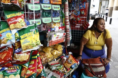 Cecilia García pedirá menos productos hasta ver cómo van las ventas en su quiosco.