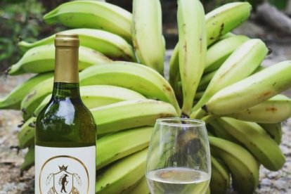 El vino María Inés, representando a tierras manabitas.