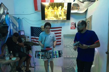 La diversión en muchos sitios se ha visto limitada, aunque se busca la manera de dar servicio evitando aglomeraciones.