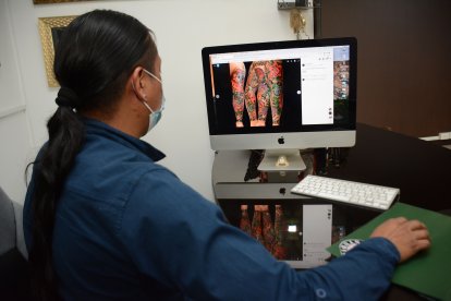 Vinicio Tipán dice que lo que más hace es reconstruir  tatuajes mal hechos.