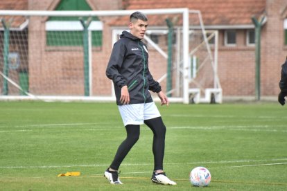 El defensa argentino Gustavo Canto es uno de los nuevos refuerzos del Ballet para la temporada 2022.