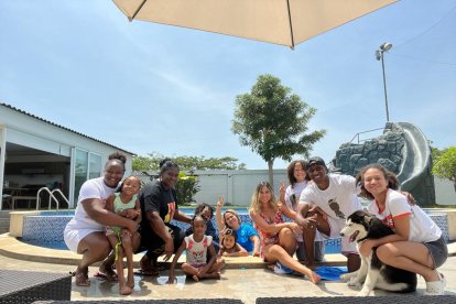 Jaime Ayovi y su familia en una reunión de fin de año.