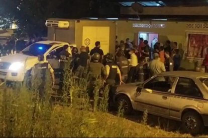 La Policía realizó el levantamiento de los cuerpos.