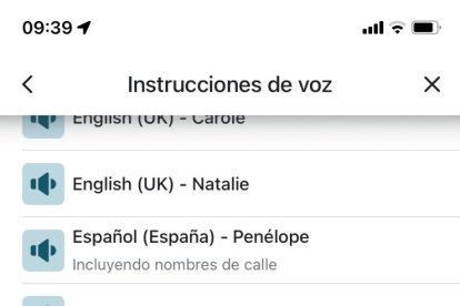 En Waze, es la única que aparece con nombre y apellido entre las voces.