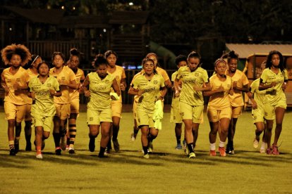 Las jugadoras de Barcelona entrenando en Parque Samanes.