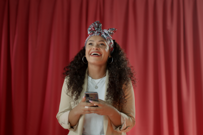 Neisi, así como Angie y Tamara, son imagen de la campaña “Conectados podemos más” de la telefónica Claro.