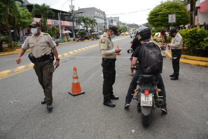 Los operativos policiales se hicieron luego de la llegada de la comandante de la institución.