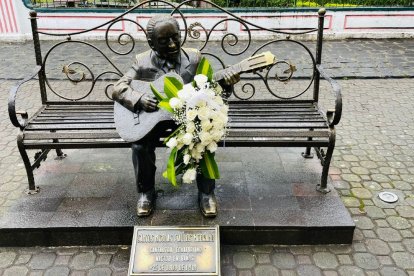En Baños le rindieron honores en vida y existe un monumento y un teatro en su nombre.