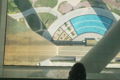 El arco de Dubái, el edificio que tiene el piso transparente.