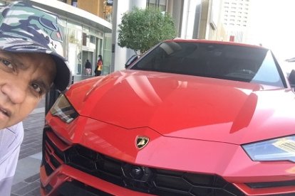 La novlería de los megas carros en Dubái.