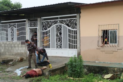 El venezolano Jorge Herrera Guilarte fue atacado con un cuchillo. Quedó en la calzada.