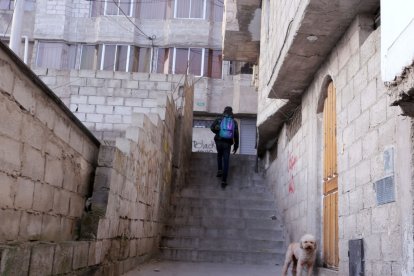 En los callejones del barrio Fuente de Luz hay indigentes que ‘meten’ miedo a los moradores.