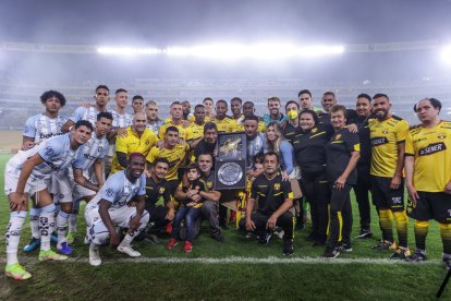 Barcelona presentó la plantilla de la temporada 2022.