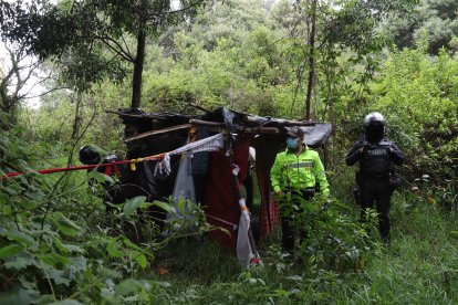 La Policía de Quitumbe realiza varias intervenciones en las quebradas para limpiar estos espacios.