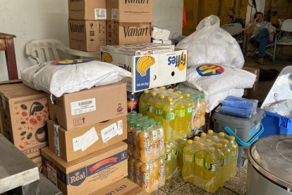 Varios centros de acopio se está almacenando para enviar a los damnificados.