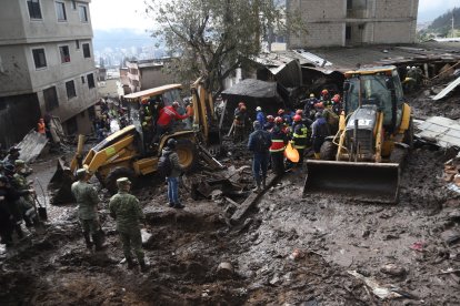 De esta zona, los miembros de socorro extrajeron tres cadáveres, la mañana de ayer.