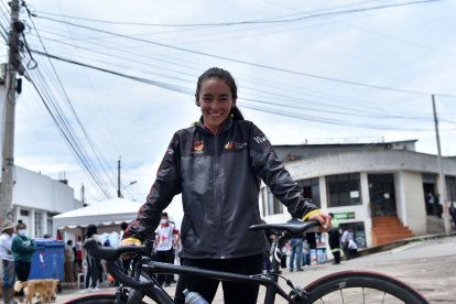 La ciclista cuencana Ana Vivar es campeona nacional juvenil y representó al país en el último Mundial de Ciclismo, en Bélgica.