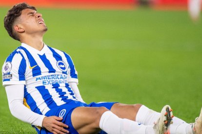 Jeremi Sarmiento sufrió un desgarro en su pierna izquierda, en diciembre pasado con el Brighton.