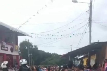 El cuerpo del joven quedó tendido en las calles Malecón y Pichincha, del barrio Santa Martha.