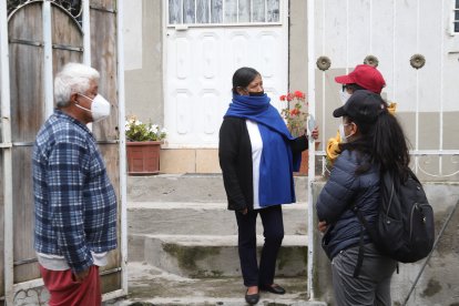 Los progenitores de Mariela Cañaveral reciben las condolencias de sus allegados.