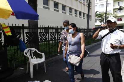 Los sábados canta y se gana monedas con sus interpretaciones.