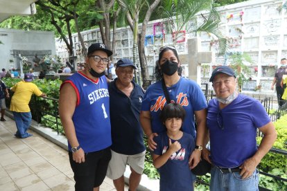 La familia Bastidas Carrasco se lleva a la ‘Yoni’ el recuerdo de haber estado en este homenaje a su ídolo musical.