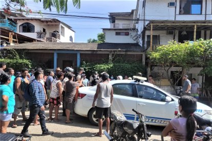 La Policía llegó para evitar una desgracia peor, durante el levantamiento de los pobladores.