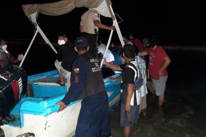 La lancha del pescador que atrapó un cádaver humano en lugar de peces.