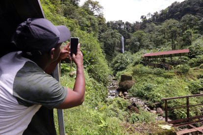 Muchos aprovechan para fotografiar los paisajes asombrosos.