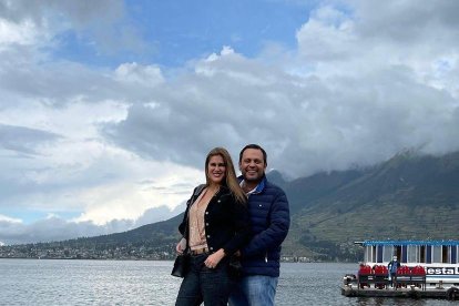 Cristina Reyes junto al empresario Patrick Mitaz.