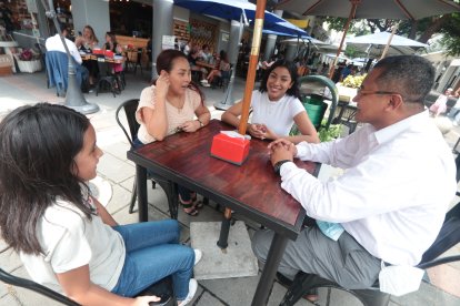 La familia Jiménez Idrovo fue a compartir una comida en Café Colibrí, en la calle Panamá.