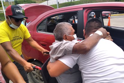 Narcisa y sus ñaños no solo gastan en fármacos, también en la movilización.