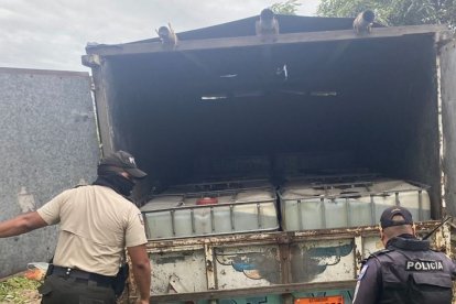 Al abrir el vagón del camión se descubrió el cargamento robado.