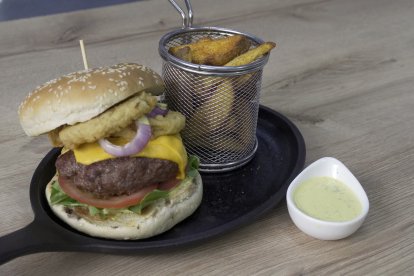 El costo de los ingredientes está en 10 dólares.