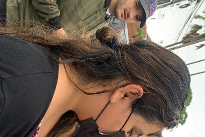 Daniela Villacís llevó su laptop para tratar de comprar entradas de las dos formas, online y física