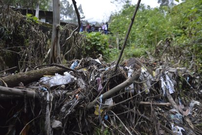 La acumulación de escombros es evidente en estas hondonadas.