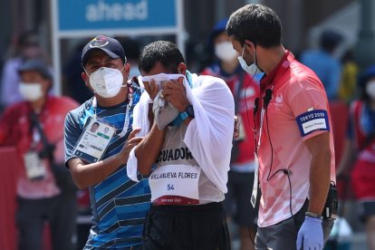 Claudio Villanueva terminó la prueba de los 50 kilómetros marcha en los Juegos Olímpicos de Tokio, pese al dolor en sus piernas.