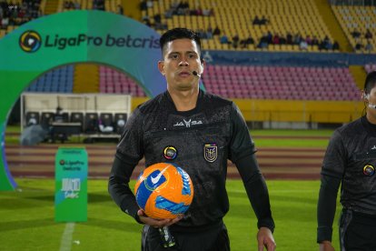 El árbitro Anthony Díaz dio sus primeros pasos en la Serie A la temporada anterior. Su estreno, este año, está marcado por la polémica.